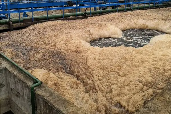 （图：垃圾污水处理用消泡剂使用场景）